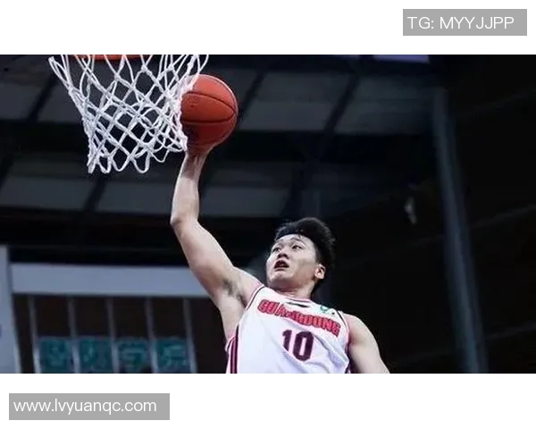 成都篮球队在杯赛积分榜上以81分稳居第一名展现强劲实力